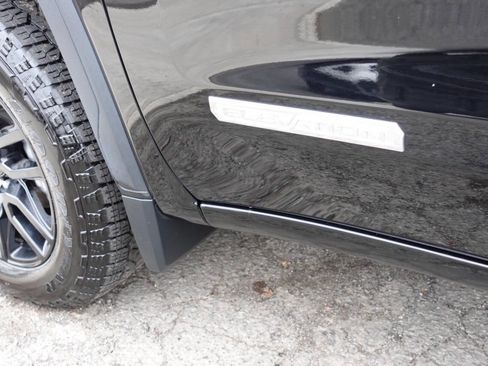 Used 2024 GMC Sierra 1500 Elevation image 12