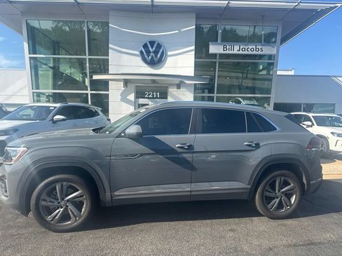 Used 2024 Volkswagen Atlas Cross Sport SEL R-Line AWD/4WD image 3