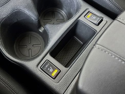 Used 2018 Nissan Rogue SV image 21