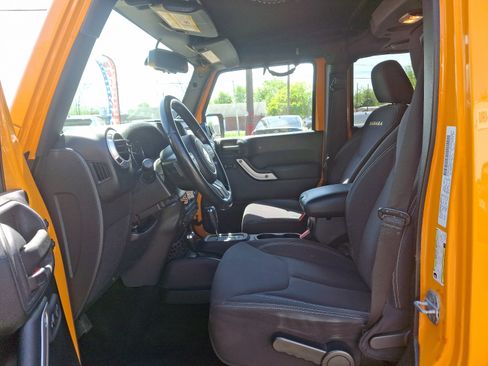 Used 2013 Jeep Wrangler Unlimited Sahara image 13