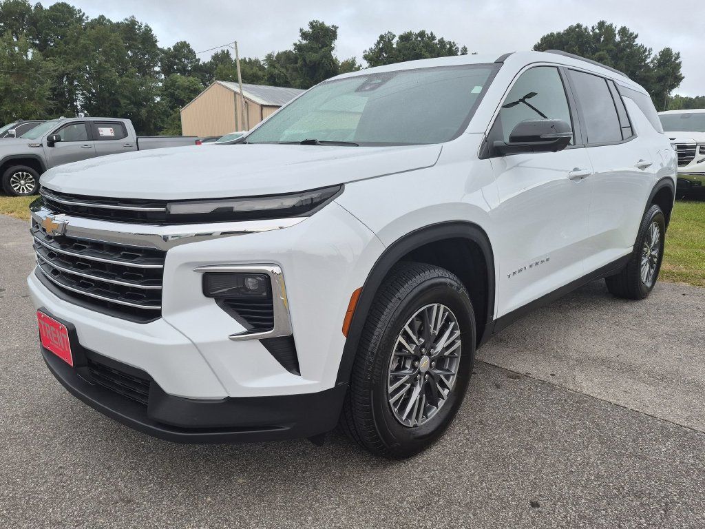 Used 2023 Chevrolet Traverse LS w/ Safety Package FWD image 2