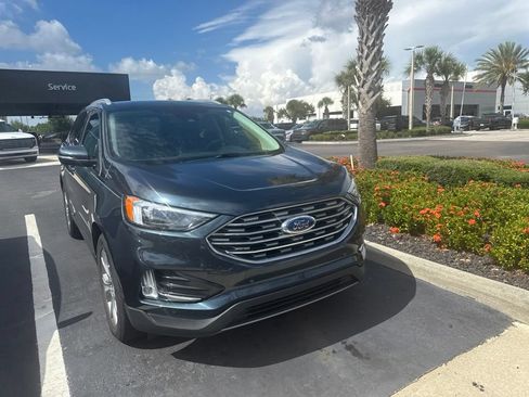 Used 2022 Ford Edge Titanium AWD/4WD image 3
