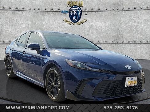 Used 2025 Toyota Camry SE image 6