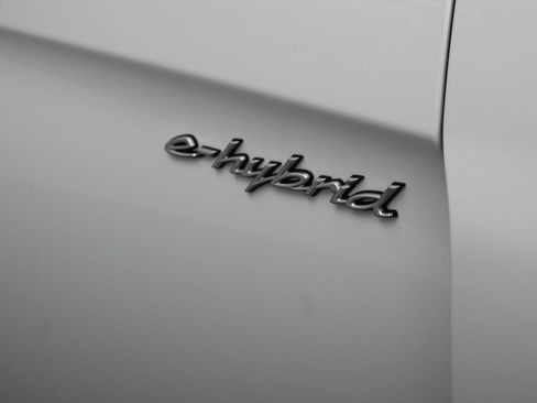 Certified 2025 Porsche Panamera 4S AWD/4WD image 32