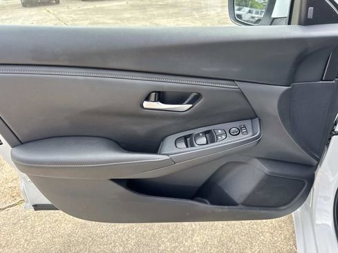 Used 2025 Nissan Sentra SV FWD image 35