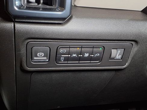 Used 2026 GMC Hummer EV SUV image 17