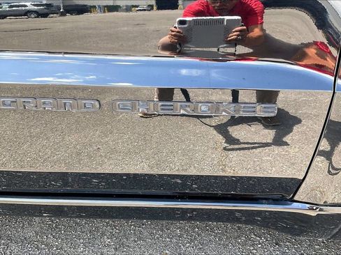 Used 2021 Jeep Grand Cherokee Laredo X AWD/4WD image 8