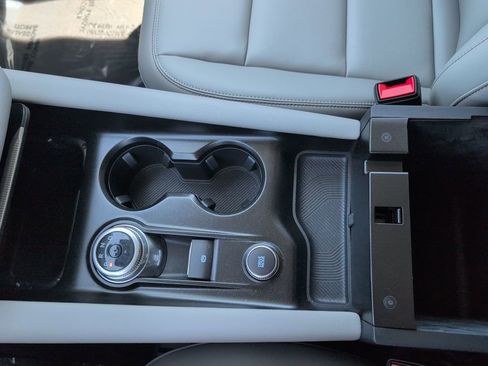 Used 2025 Ford Explorer Active w/ Active Comfort Package image 21