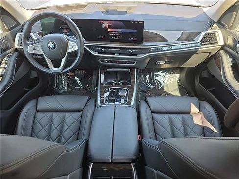 Used 2024 BMW X7 xDrive40i AWD/4WD image 9