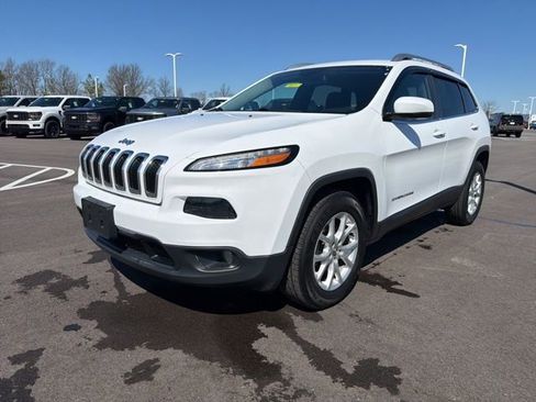 Used 2017 Jeep Cherokee Latitude w/ True North Edition AWD/4WD image 2