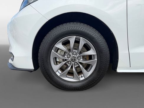 Certified 2023 Toyota Sienna LE FWD image 14