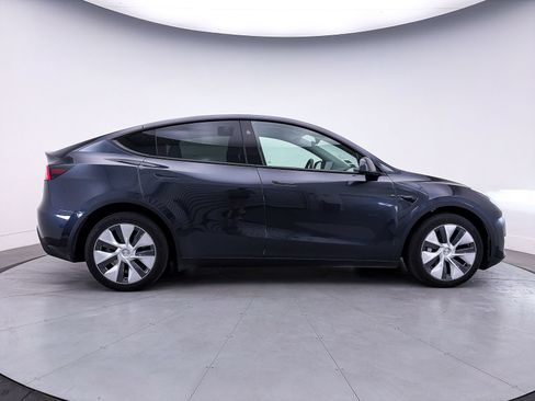 Used 2024 Tesla Model Y Long Range AWD/4WD image 37