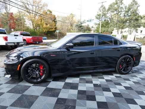Used 2018 Dodge Charger R/T image 9