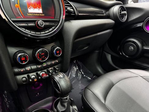 Used 2019 MINI Cooper 4-Door Hardtop w/ Premium Package image 24