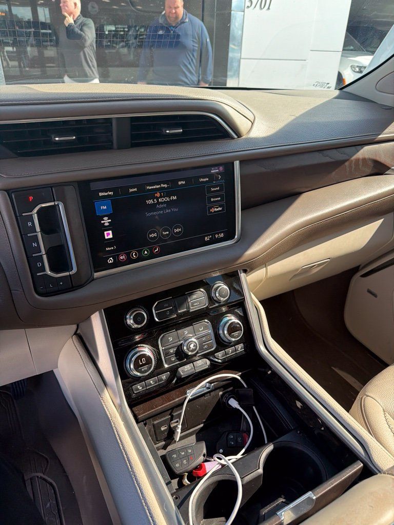 Used 2021 GMC Yukon Denali w/ Denali Premium Package RWD image 8