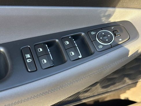 Used 2019 Hyundai Santa Fe SE image 23