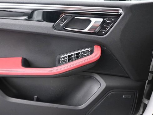 Used 2020 Porsche Macan AWD/4WD image 11