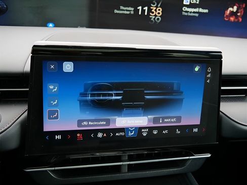 Used 2024 Lincoln Nautilus Premier w/ Equipment Group 102A image 25