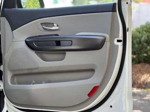 Used 2016 Kia Sedona L FWD image 18