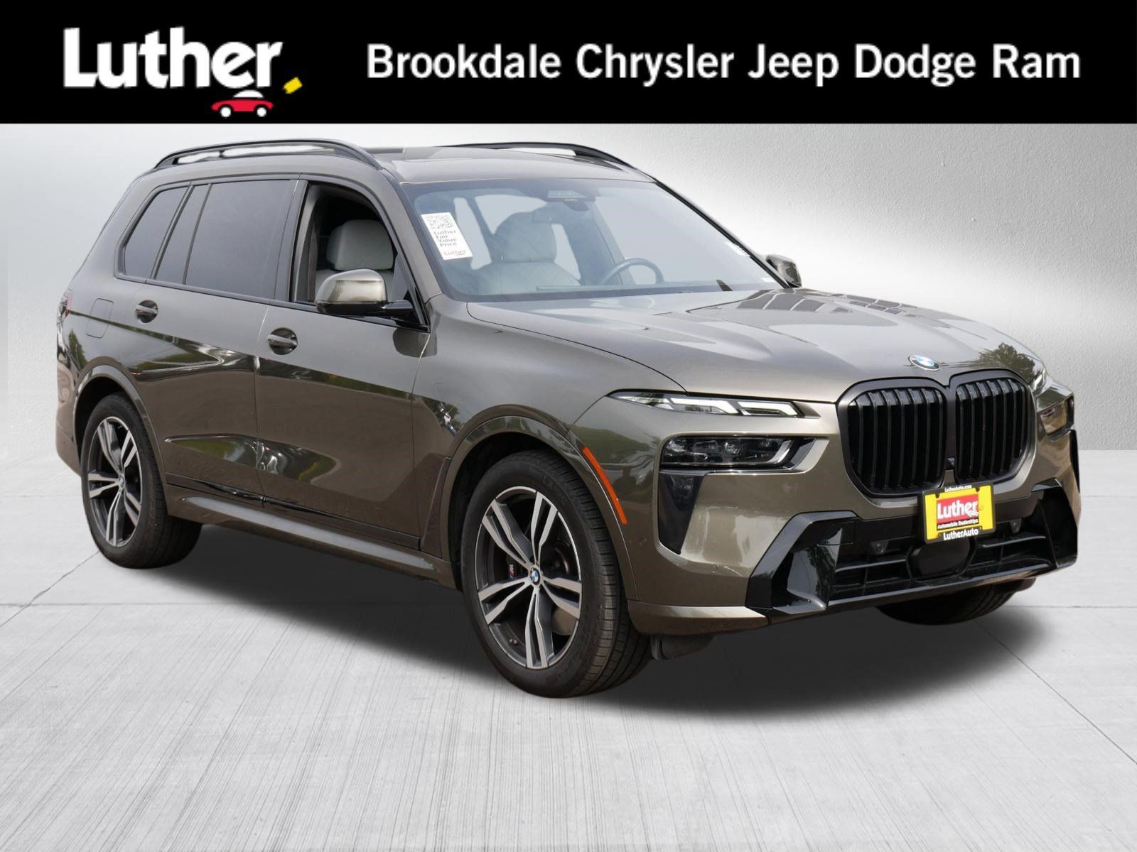 Used 2024 BMW X7 xDrive40i w/ M Sport Package AWD/4WD image 1