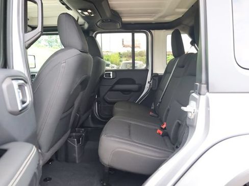 Used 2019 Jeep Wrangler Unlimited Sahara w/ Safety Group AWD/4WD image 23