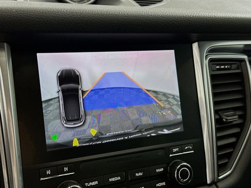 Used 2018 Porsche Macan AWD image 22