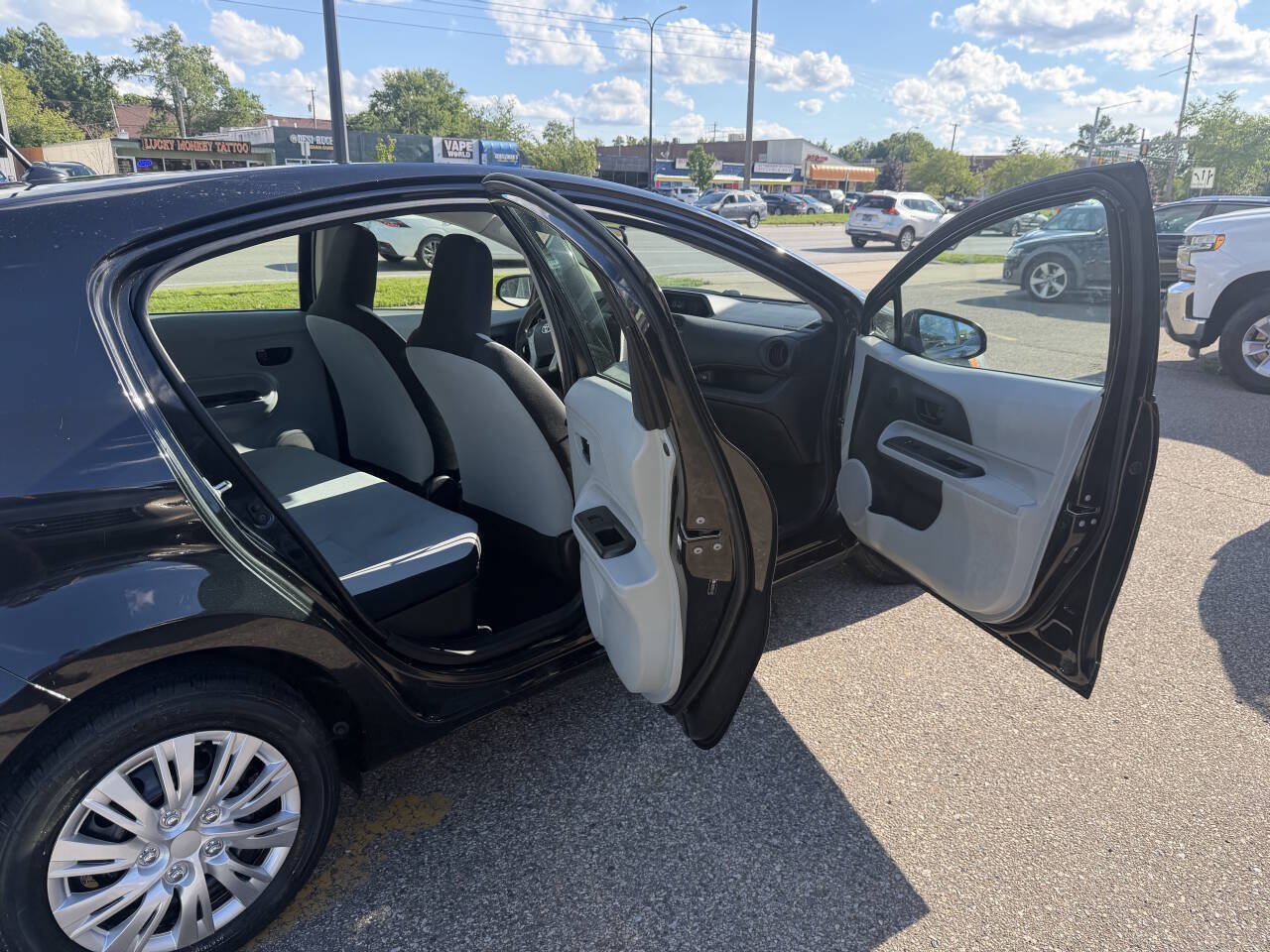 Used 2014 Toyota Prius C One FWD image 5