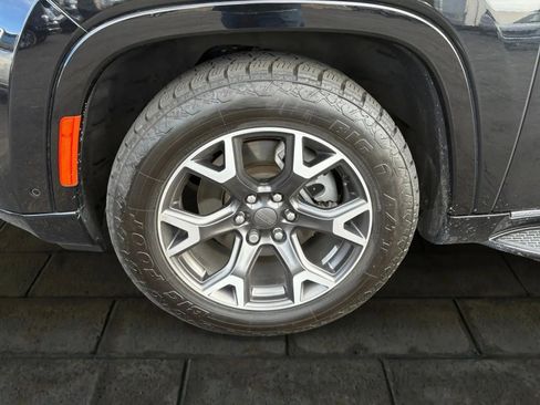 Used 2024 Jeep Wagoneer Series III w/ HD Trailer Tow Package image 26