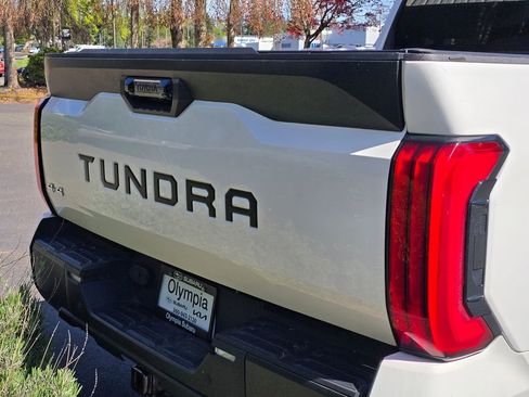 Used 2022 Toyota Tundra SR5 w/ Advanced Technology Package AWD/4WD image 5