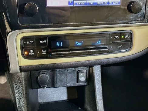 Used 2018 Toyota Corolla LE FWD image 22