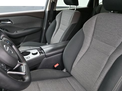 Used 2021 Nissan Rogue SV image 11