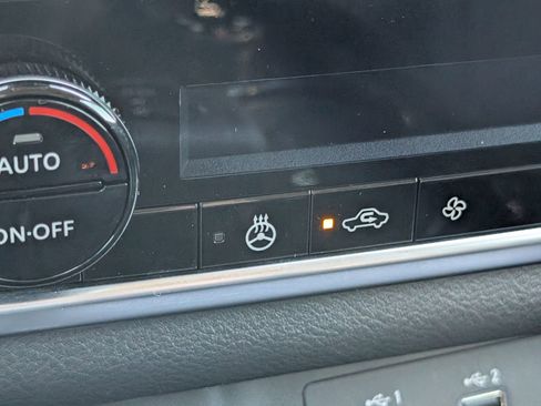 Used 2023 Nissan Rogue SL image 17