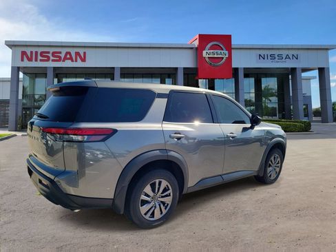 Used 2023 Nissan Pathfinder S AWD/4WD image 2