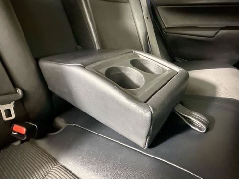 Used 2017 Toyota Corolla SE FWD image 32