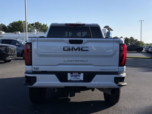 Used 2026 GMC Sierra 2500 Denali Ultimate AWD/4WD image 9
