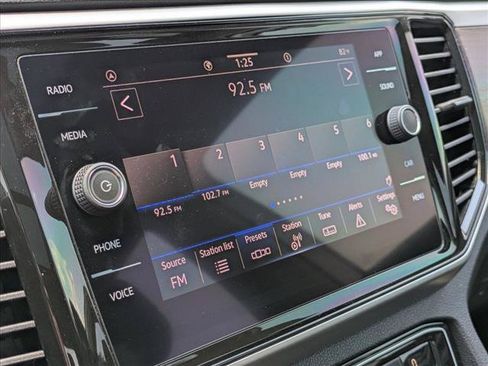 Used 2022 Volkswagen Atlas SE w/ Panoramic Sunroof Package FWD image 12