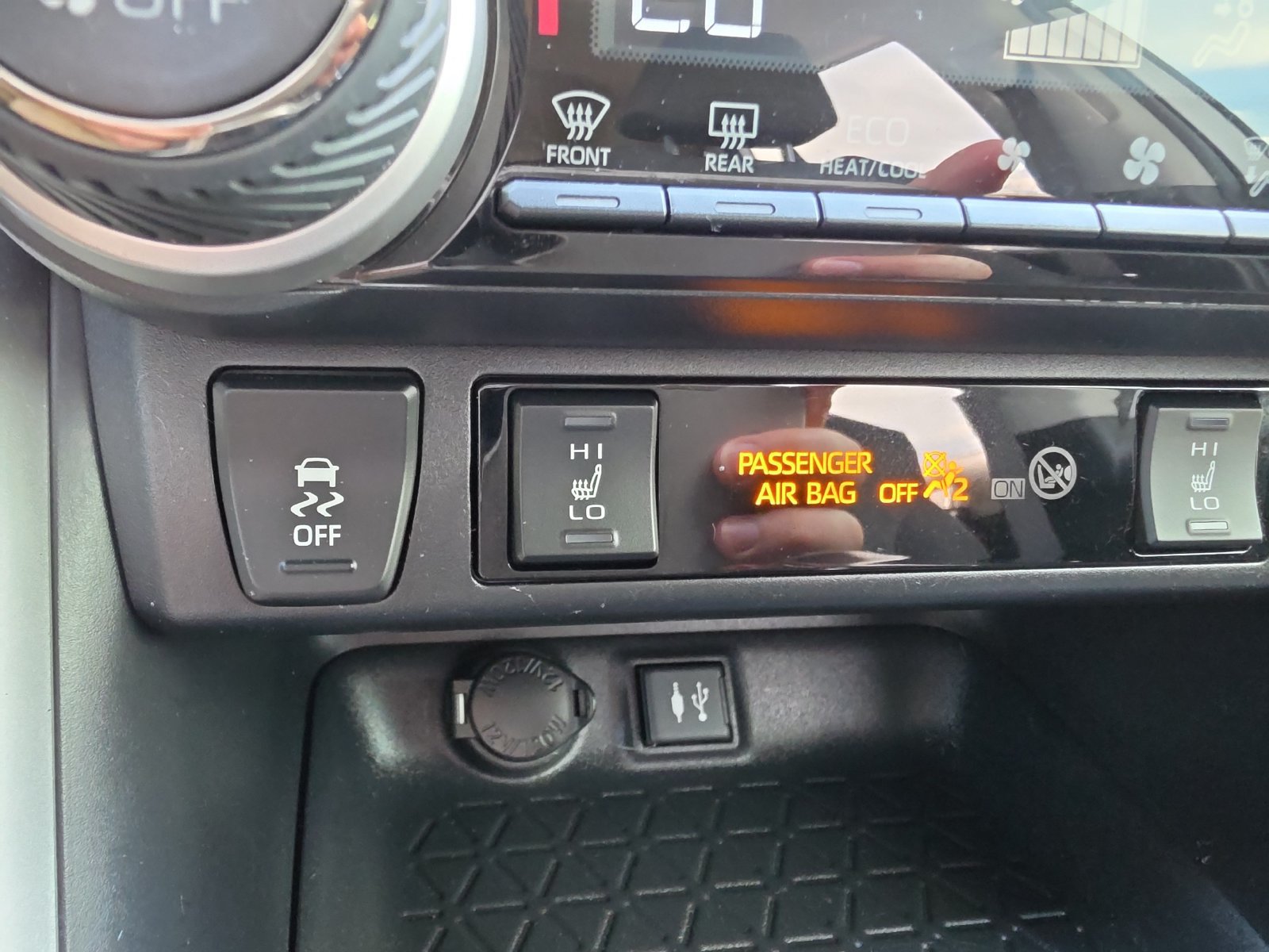 Used 2019 Toyota RAV4 XLE w/ Convenience Package AWD/4WD image 20