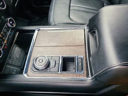 Used 2020 Ford Expedition Limited image 24