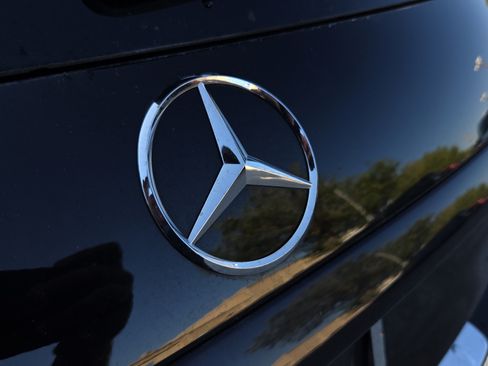 Used 2024 Mercedes-Benz GLC 300 4MATIC image 30