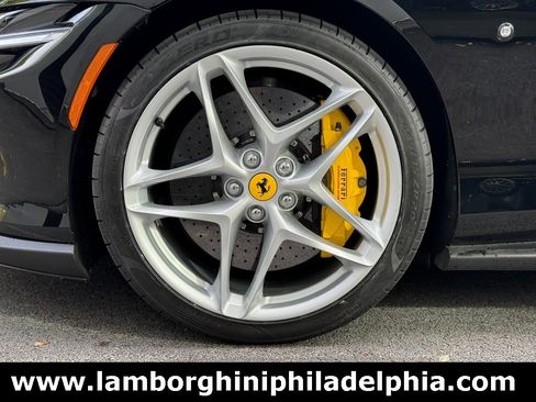 Used 2022 Ferrari Roma image 7