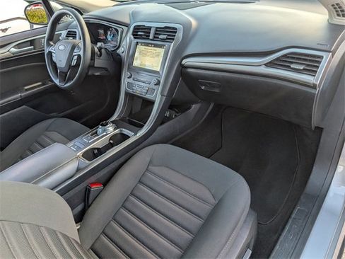 Used 2019 Ford Fusion SE image 16