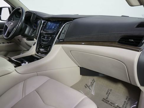 Used 2019 Cadillac Escalade Premium Luxury AWD/4WD image 15