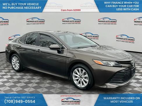 Used 2018 Toyota Camry LE image 3