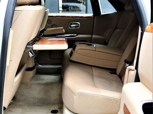 Used 2010 Rolls-Royce Ghost RWD image 32