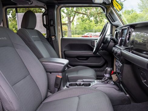 Used 2020 Jeep Gladiator Overland image 12