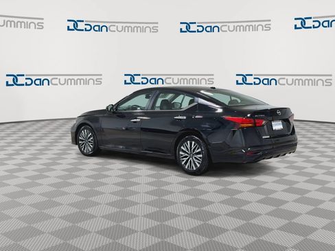 Used 2024 Nissan Altima 2.5 SV FWD image 6