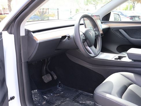 Used 2024 Tesla Model Y Long Range image 27