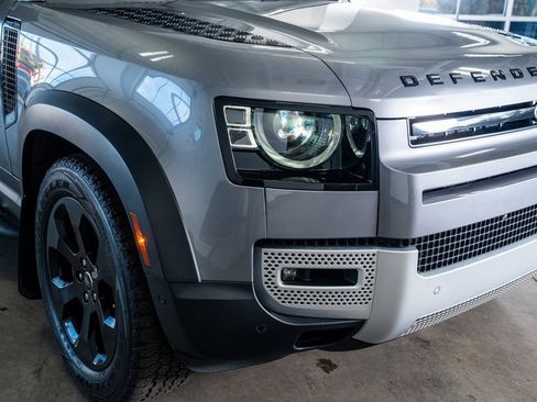 Used 2020 Land Rover Defender 110 SE image 18