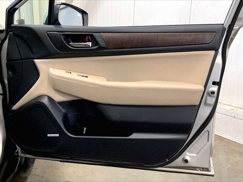 Used 2017 Subaru Outback 2.5i Limited image 22