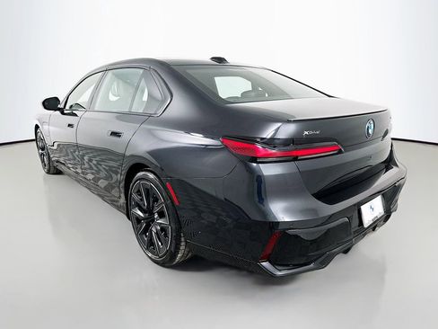 Used 2025 BMW 750e xDrive image 7